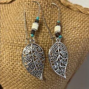 NWOT Silver Leaf Dangle Earrings